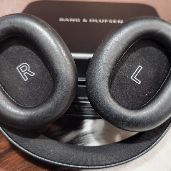 Bang & Olufsen Beoplay H95 Premium Wireless Headphones - Picture 7 of 9